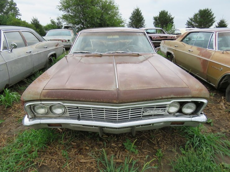 1966-impala-4dr-sedan-image-2