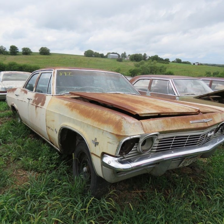 1965 Chevrolet Impala 2dr Sedan