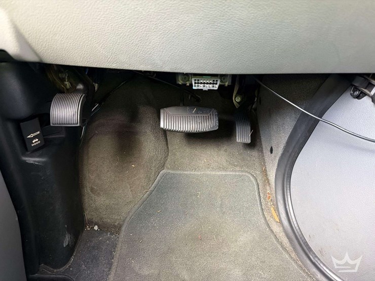 2012-ford-cargo-image-20