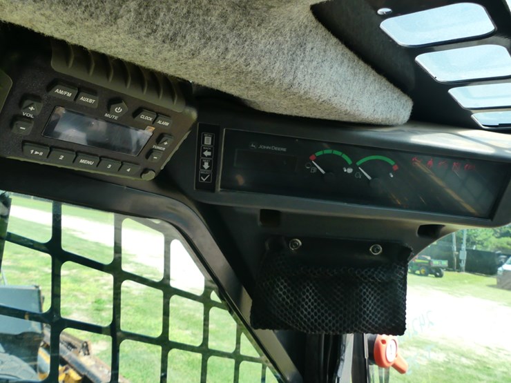 2024-deere-320g-image-18