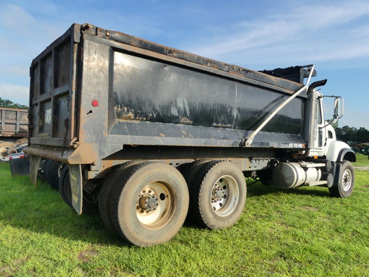 2007-mack-dump-truck-image-3