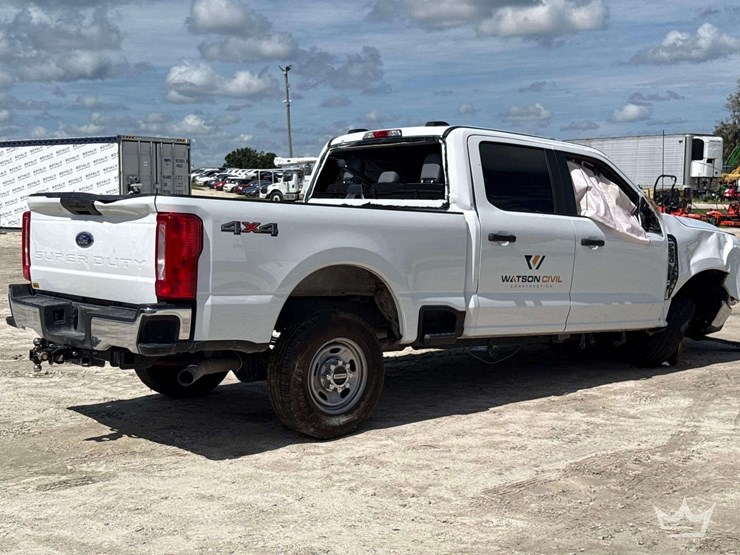 2025-ford-f250-image-3