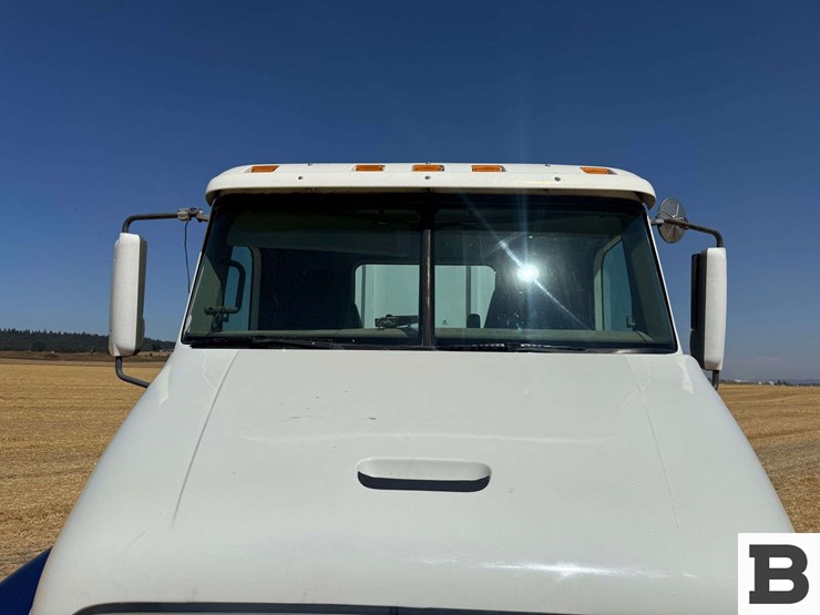 1997-freightliner-fl80-image-11