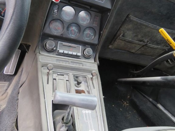 1979-chevrolet-corvette-road-track-car-image-17