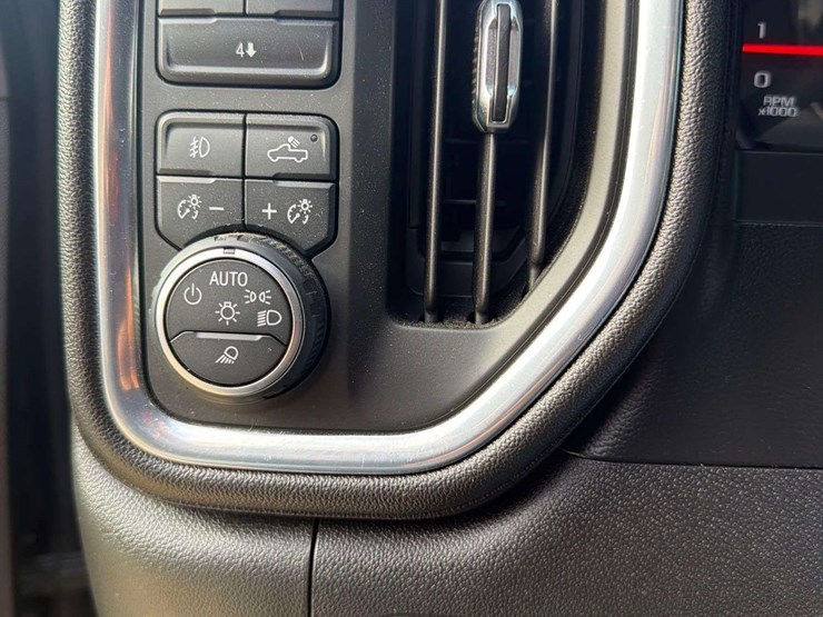 2021-chevrolet-silverado-2500-image-9