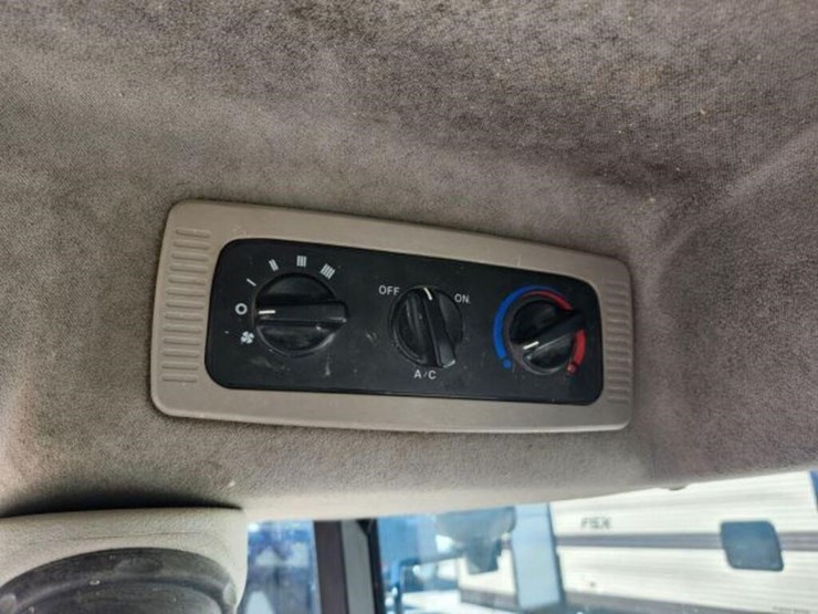 2013-mahindra-5010-hst-image-23