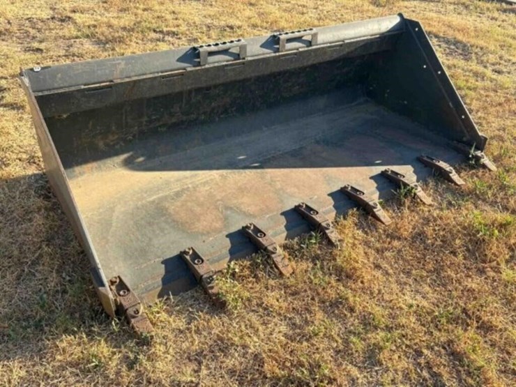 bobcat-skid-steer-tooth-bucket-image-1