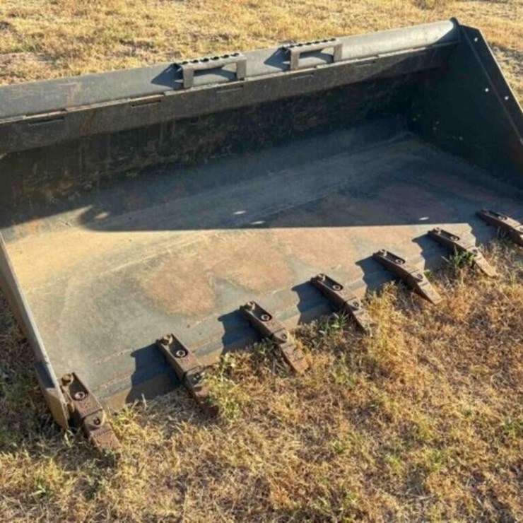 Bobcat Skid Steer Tooth Bucket