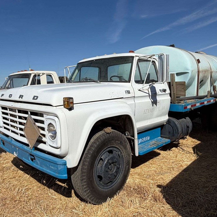 1976 FORD F750