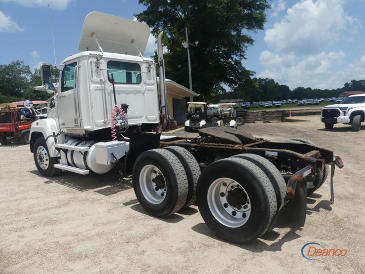 2017-western-star-4700sf-image-3