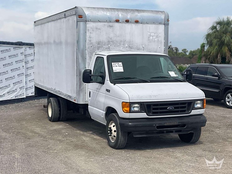 2004-ford-e450-image-2