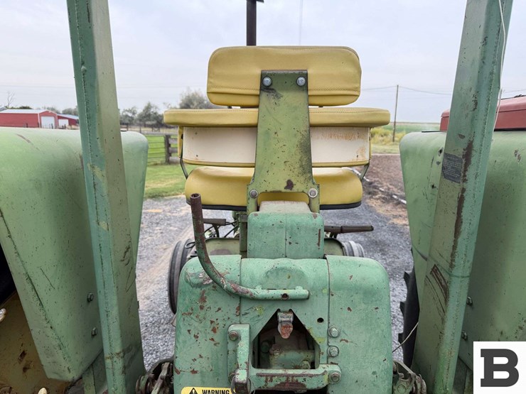 john-deere-3010-image-38