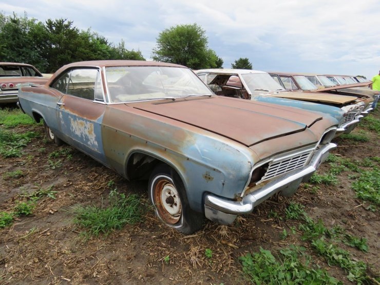 1966-chevrolet-impala-ss-2dr-ht-image-3
