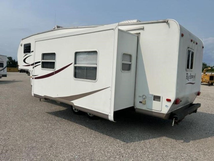 2006-forest-river-rockwood-8281ss-t/a-5th-wheel-4x-image-6