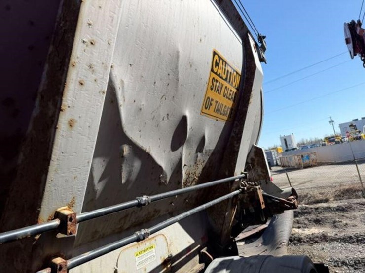 2010-trout-river-quad/a-live-bottom-trailer-2s9ps8-image-21