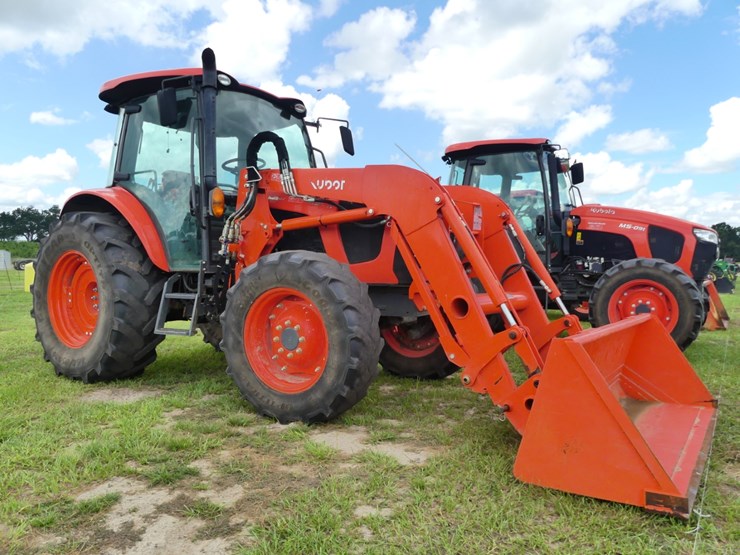 2023-kubota-m5-111d-image-1