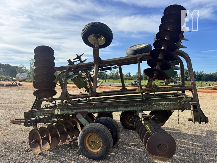 john-deere-230-image-2