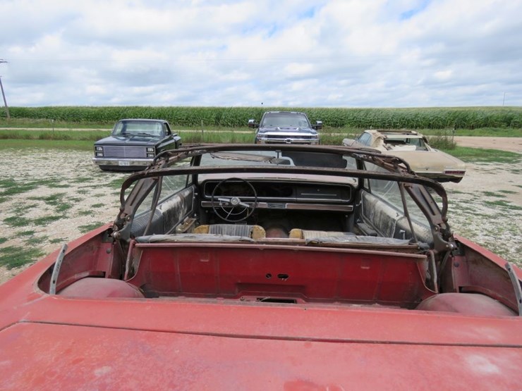 1965-chevrolet-impala-convertible-image-7