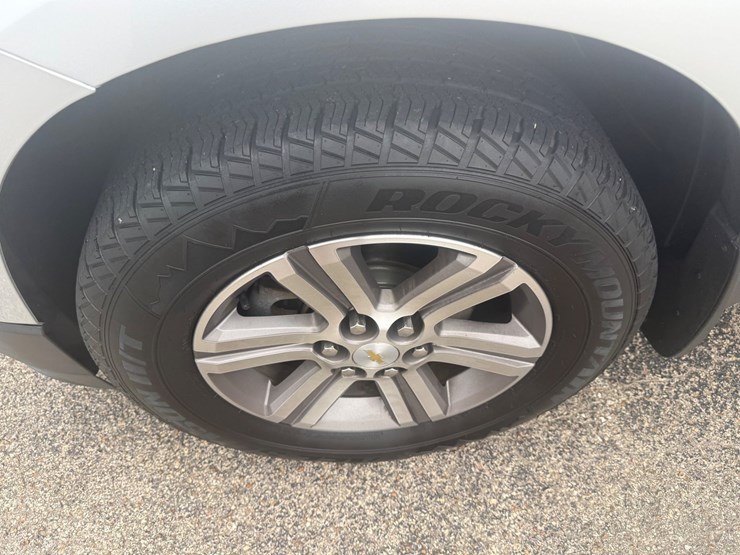 2017-chevrolet-traverse-lt-image-11