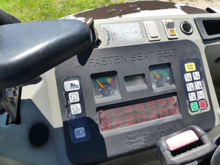 2011-bobcat-e32-image-14
