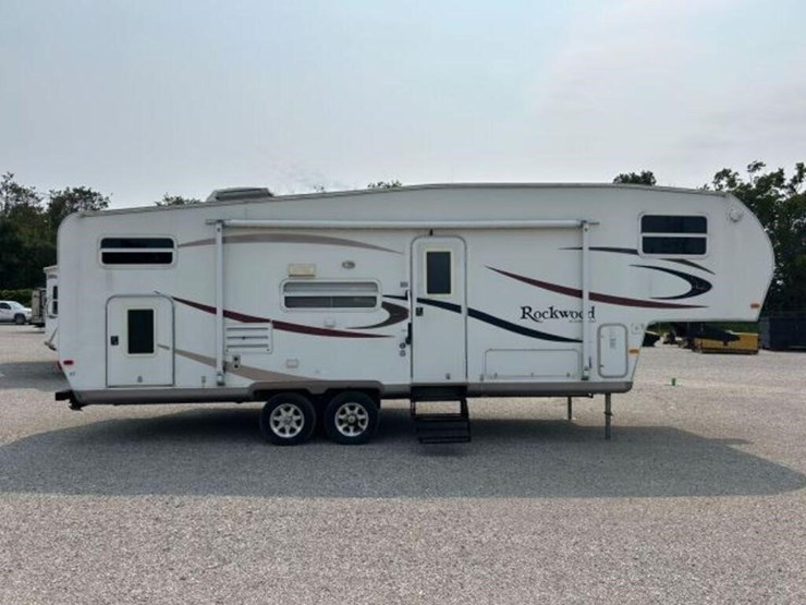 2006-forest-river-rockwood-8281ss-t/a-5th-wheel-4x-image-8