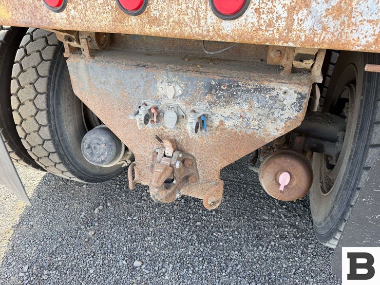 1996-freightliner-fld112-image-23