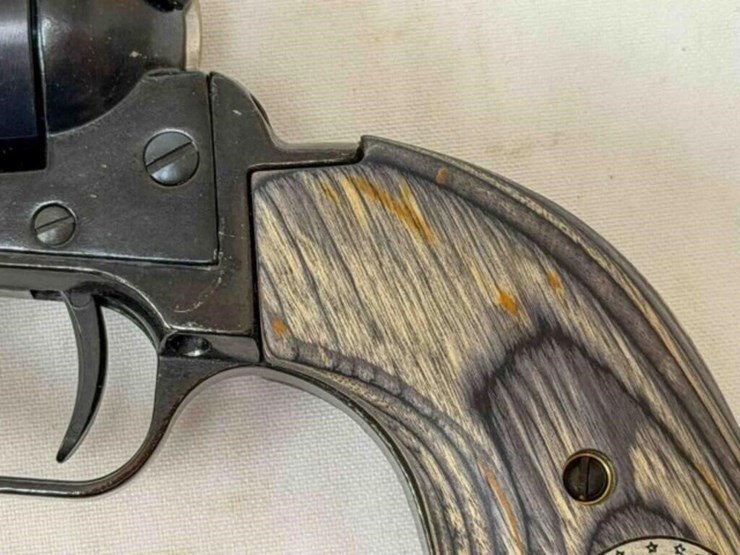 heritage-rough-rider-22/22mag-revolver-image-9