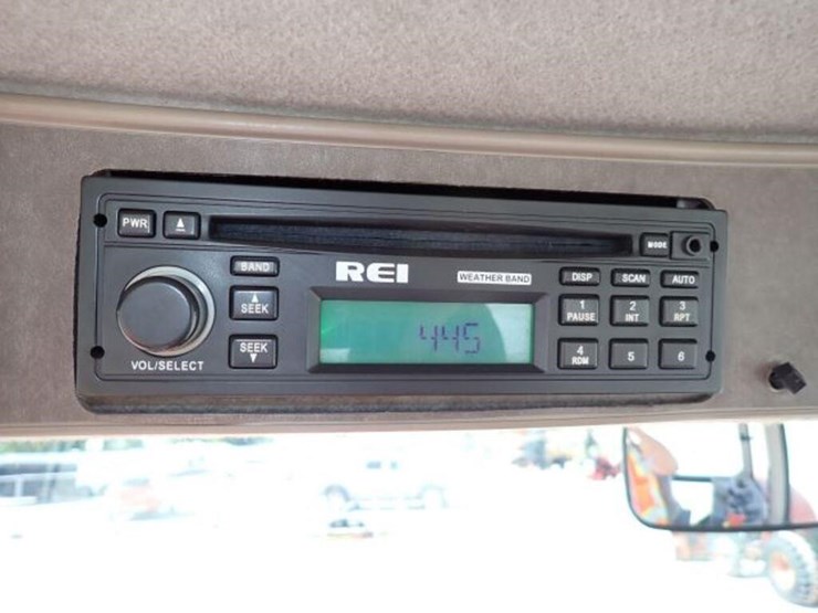 2009-kubota-m135x-image-31
