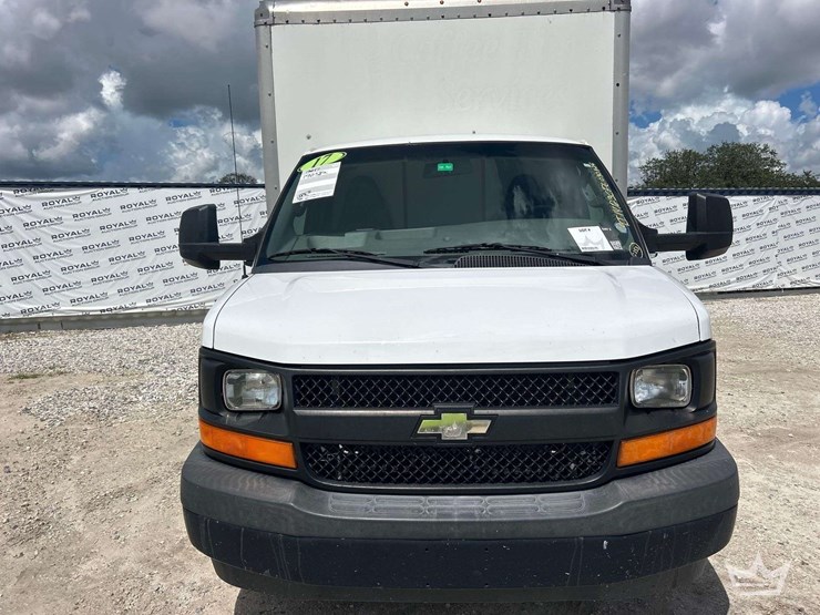 2017-chevrolet-express-3500-image-24