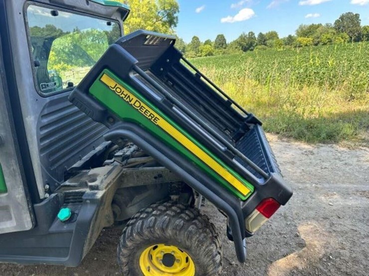 2020-john-deere-gator-image-15