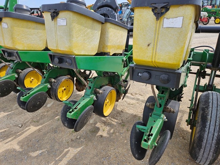 john-deere-7200-image-42