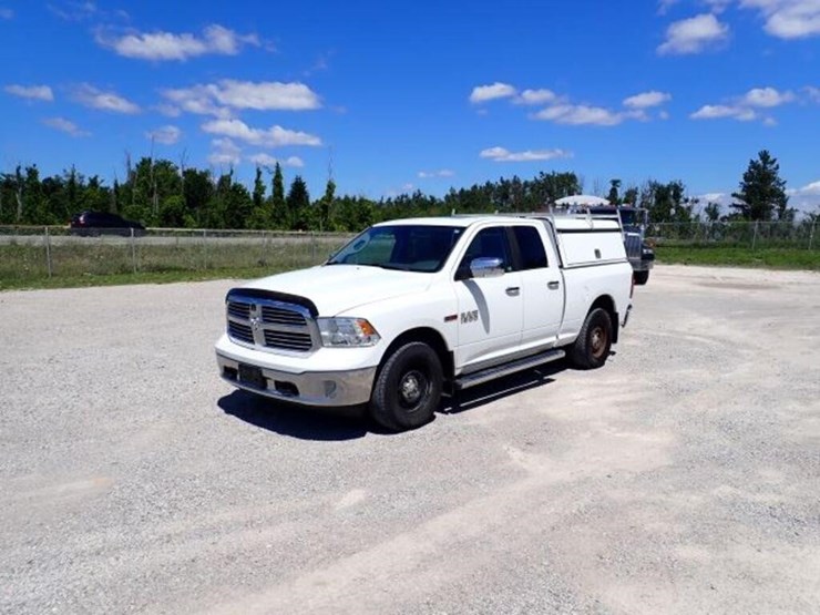 2016-dodge-1500-image-1