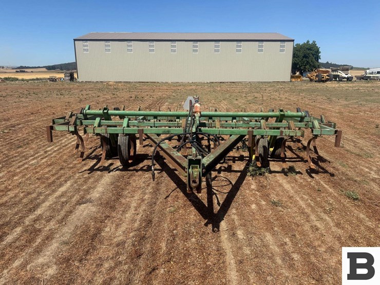 john-deere-16-image-8