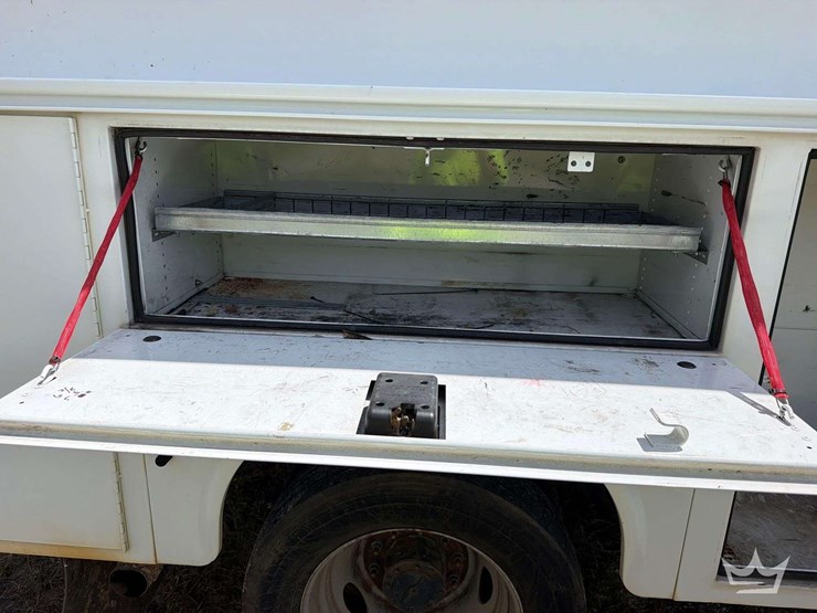 2019-ford-f550-image-16