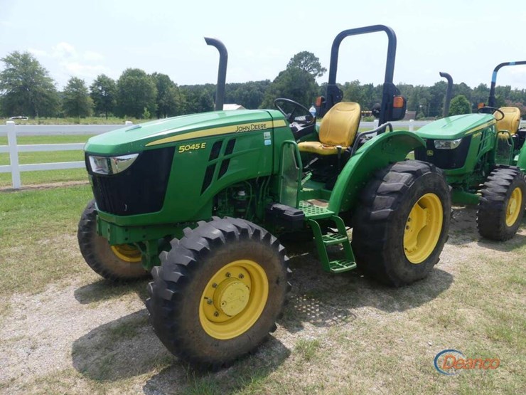 2021-john-deere-5045e-image-15