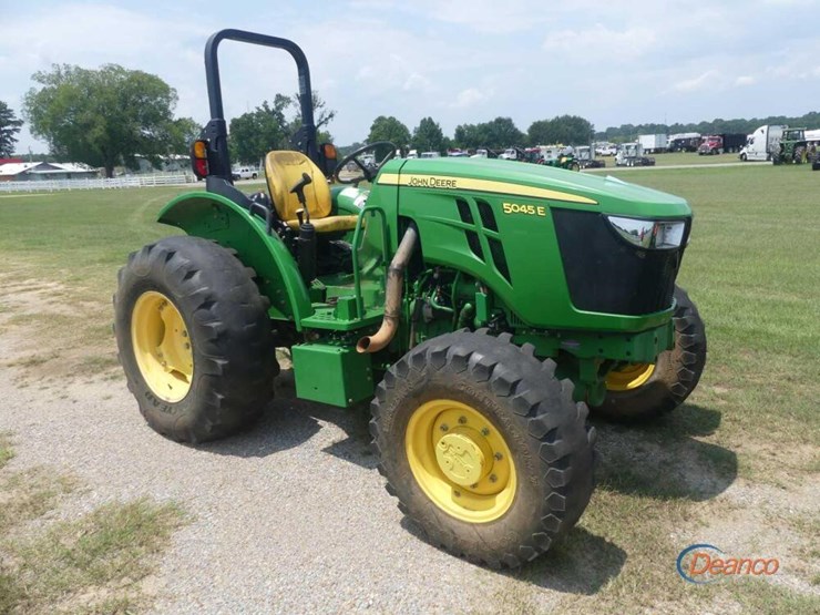 2021-john-deere-5045e-image-1