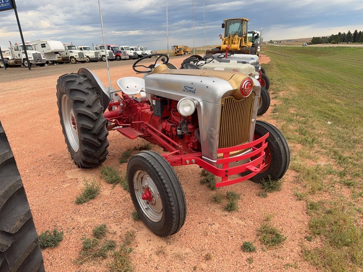 1953-ford-tractor-image-5