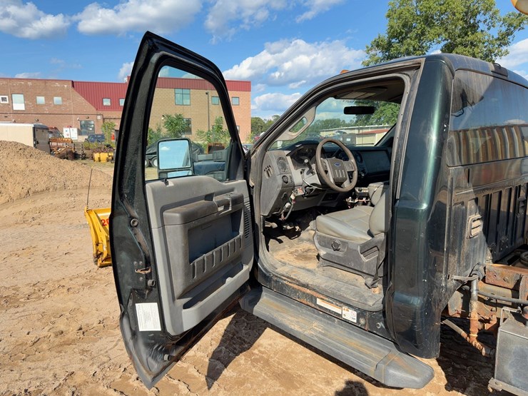 2012-ford-f550-xl-image-25