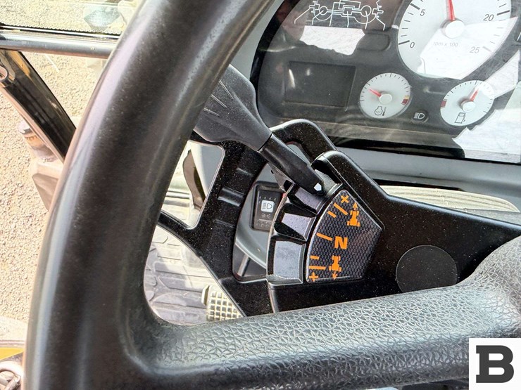 2005-challenger-mt565b-image-81