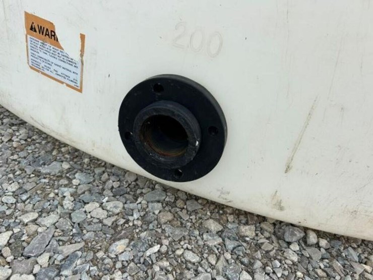 1100-gal-polyethylene-water-tank-image-8