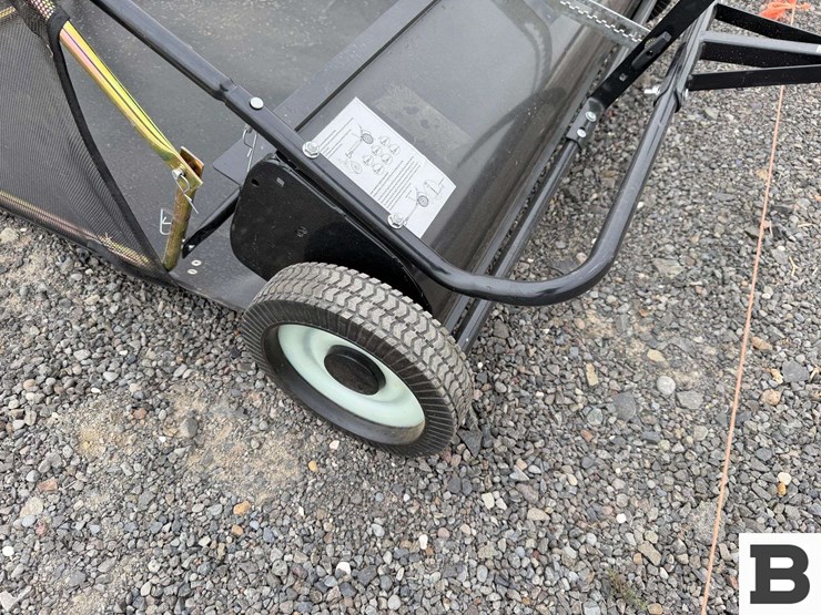 vevor-44"-yard-sweeper-image-5