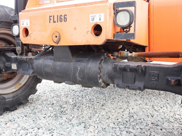 2010-jlg-8042-image-22