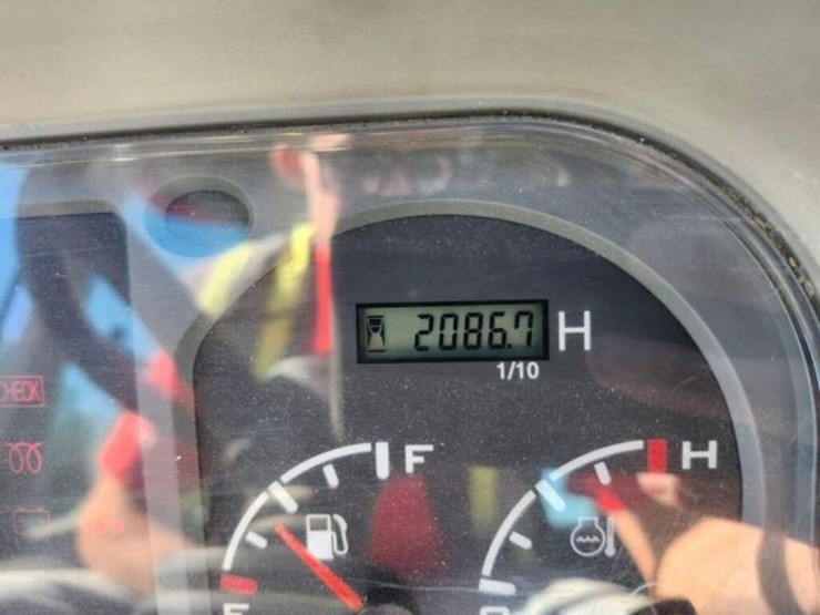2013-mahindra-5010-hst-image-16