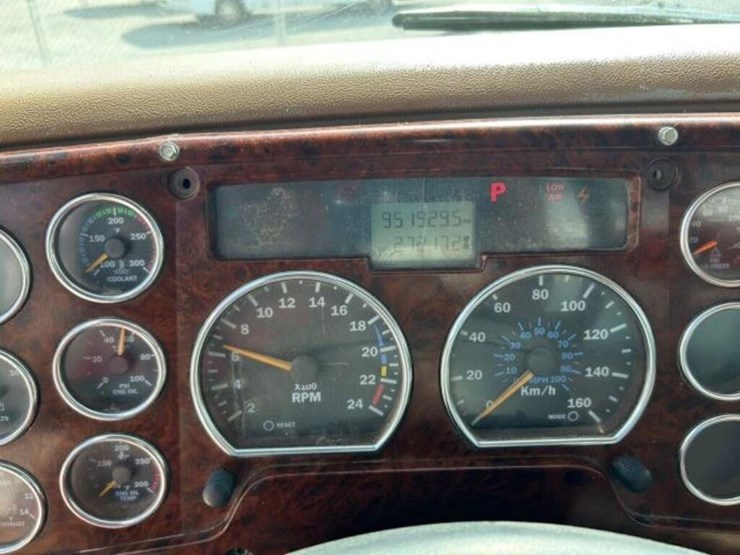 2005-mack-700-t/a-t/a-stone-slinger-truck-1m2ag11c-image-13