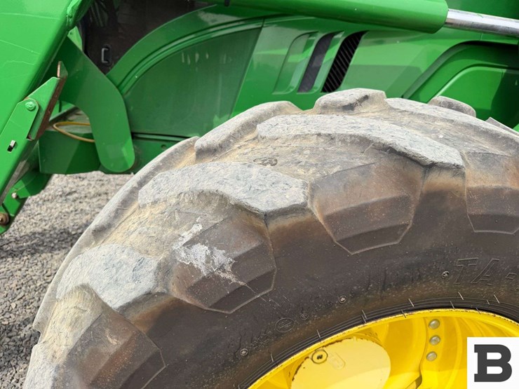 2015-john-deere-6210r-image-19