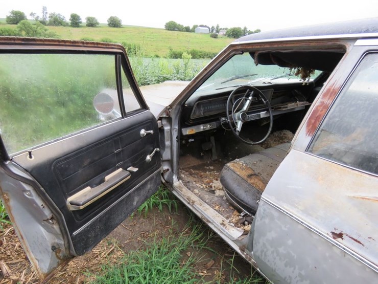 1966-chevrolet-impala-4dr-sedan-image-11