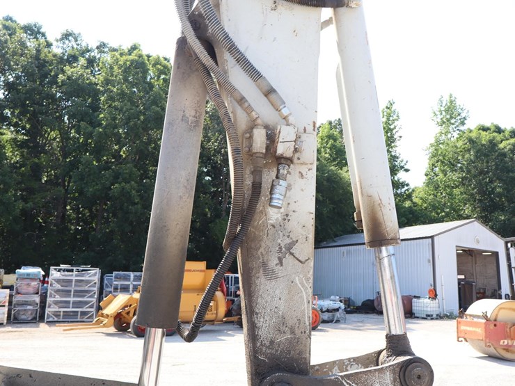 2014-takeuchi-tb290-image-10