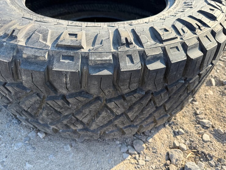 #34924-•-12.50/r20-tire-inv#-34924-image-5