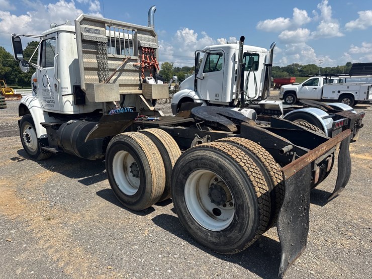 #1013-•-1990-international-f-8100-truck-image-6