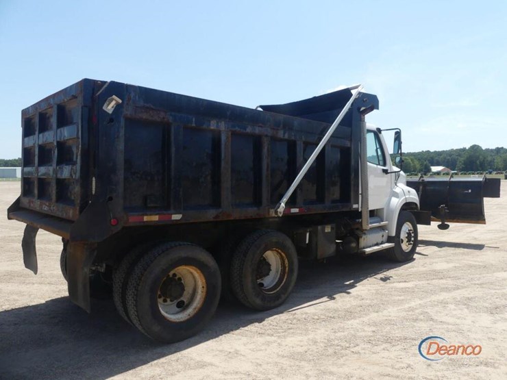 2012-freightliner-m2-106-image-2